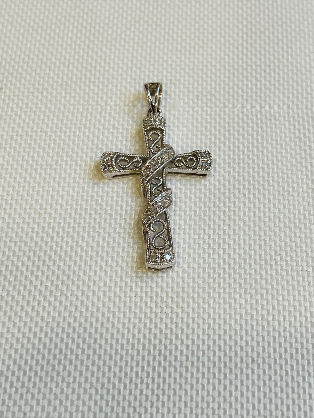 14K White Gold Diamond Filigree Cross Pendant Necklace